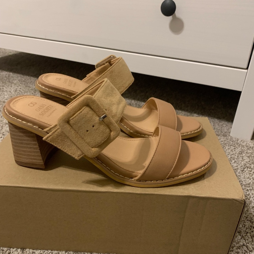 NEW! Vici Nude Buckle Heeled Sandal